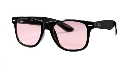 見る人を惹きつける艶、PeniBanサングラスの美学