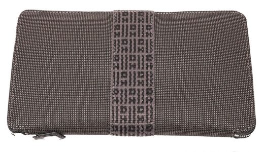 上品さと遊び心を兼ね備えた、大人のためのロングウォレット